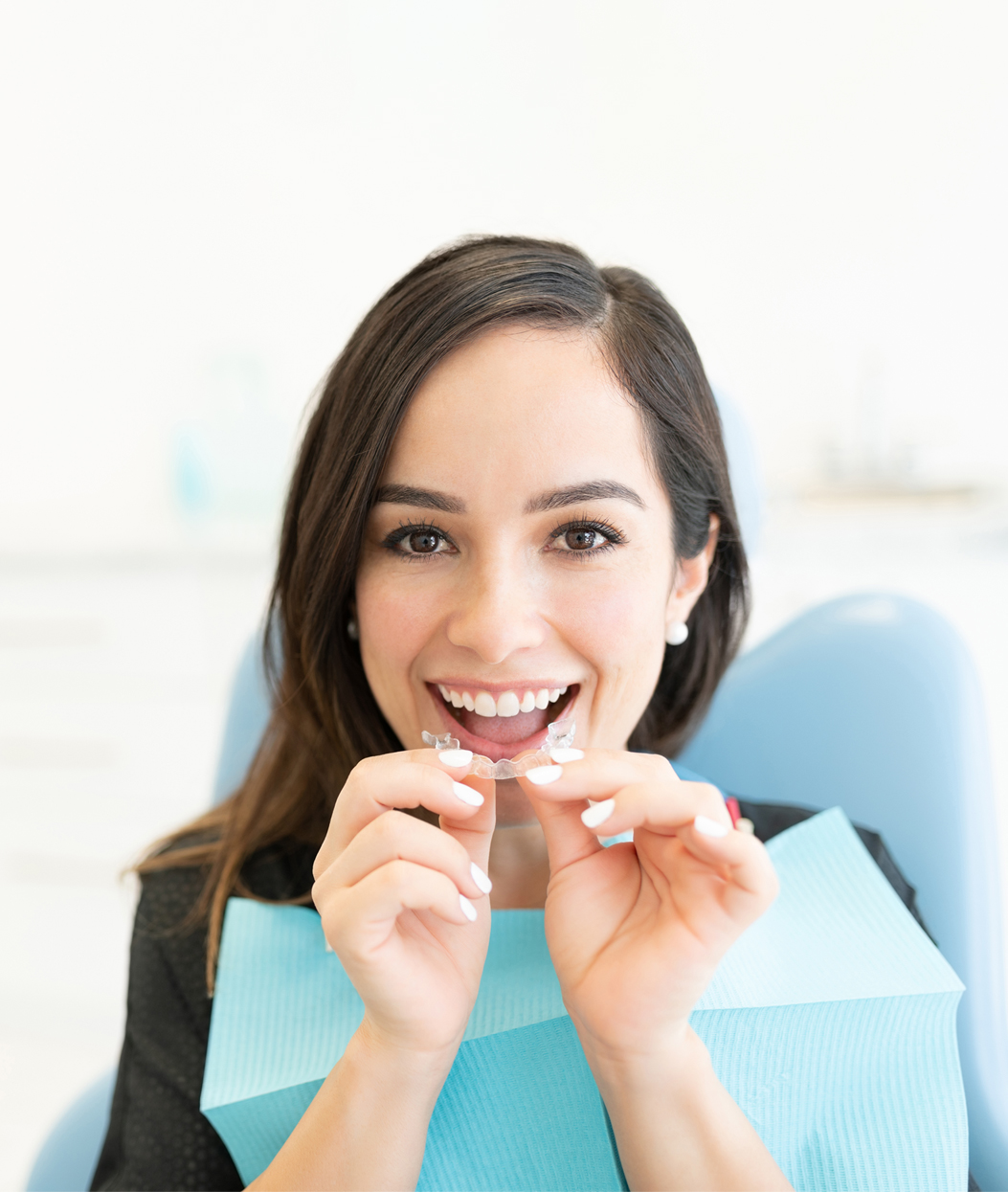 straightening teeth with aligners Vaccaeo Aesthetic